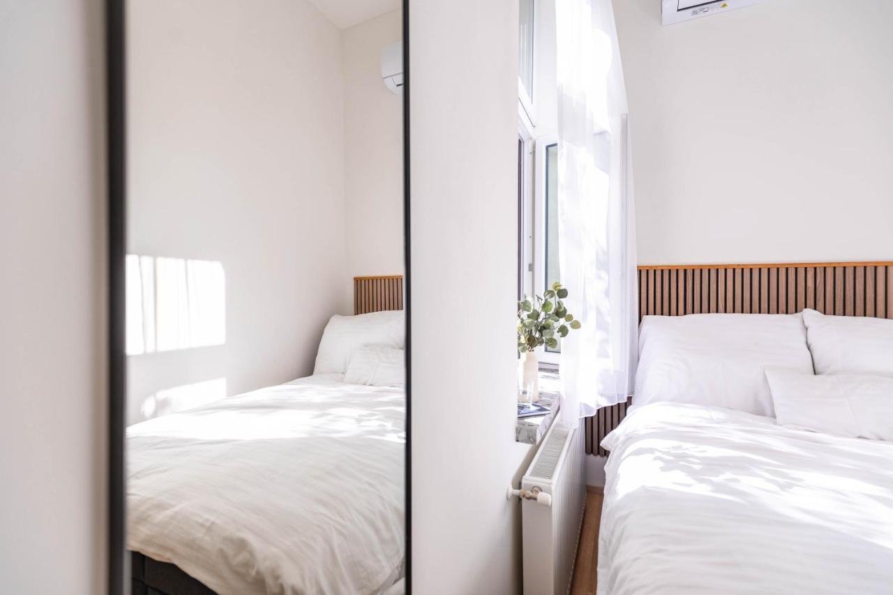 Modern Apartment French Balkony Budapeşte Dış mekan fotoğraf